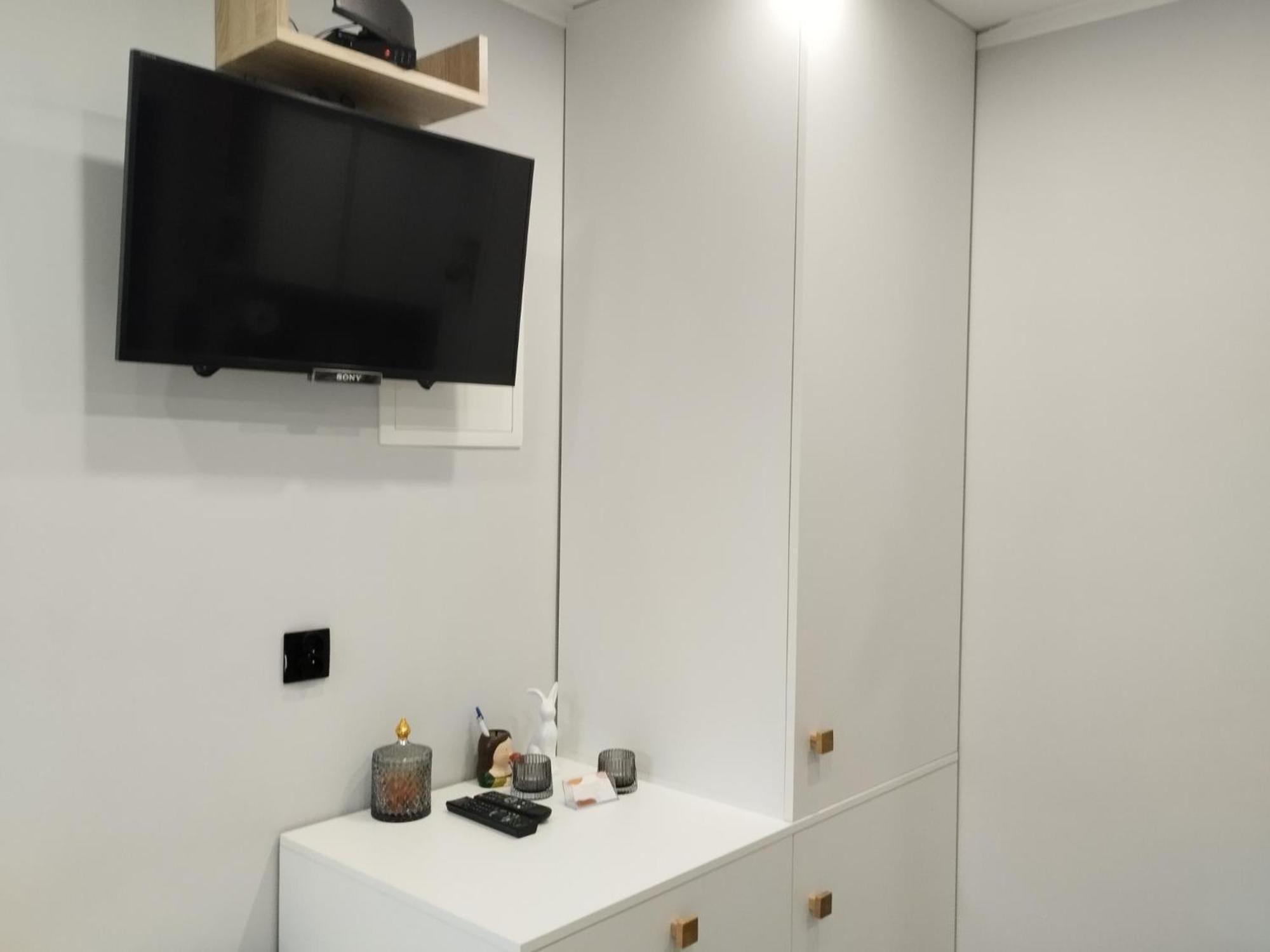 Apartament Mini Piso Domek z Wysposażonym Aneksem Kuchennym oraz Ogrodzonym Parkingiem Bodzanow  Zewnętrze zdjęcie