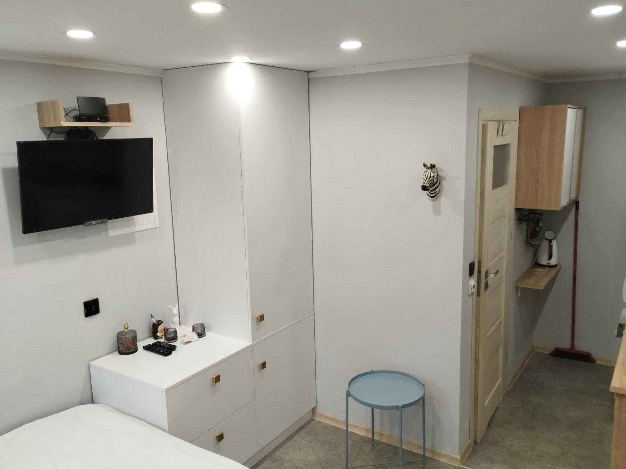 Apartament Mini Piso Domek z Wysposażonym Aneksem Kuchennym oraz Ogrodzonym Parkingiem Bodzanow  Zewnętrze zdjęcie