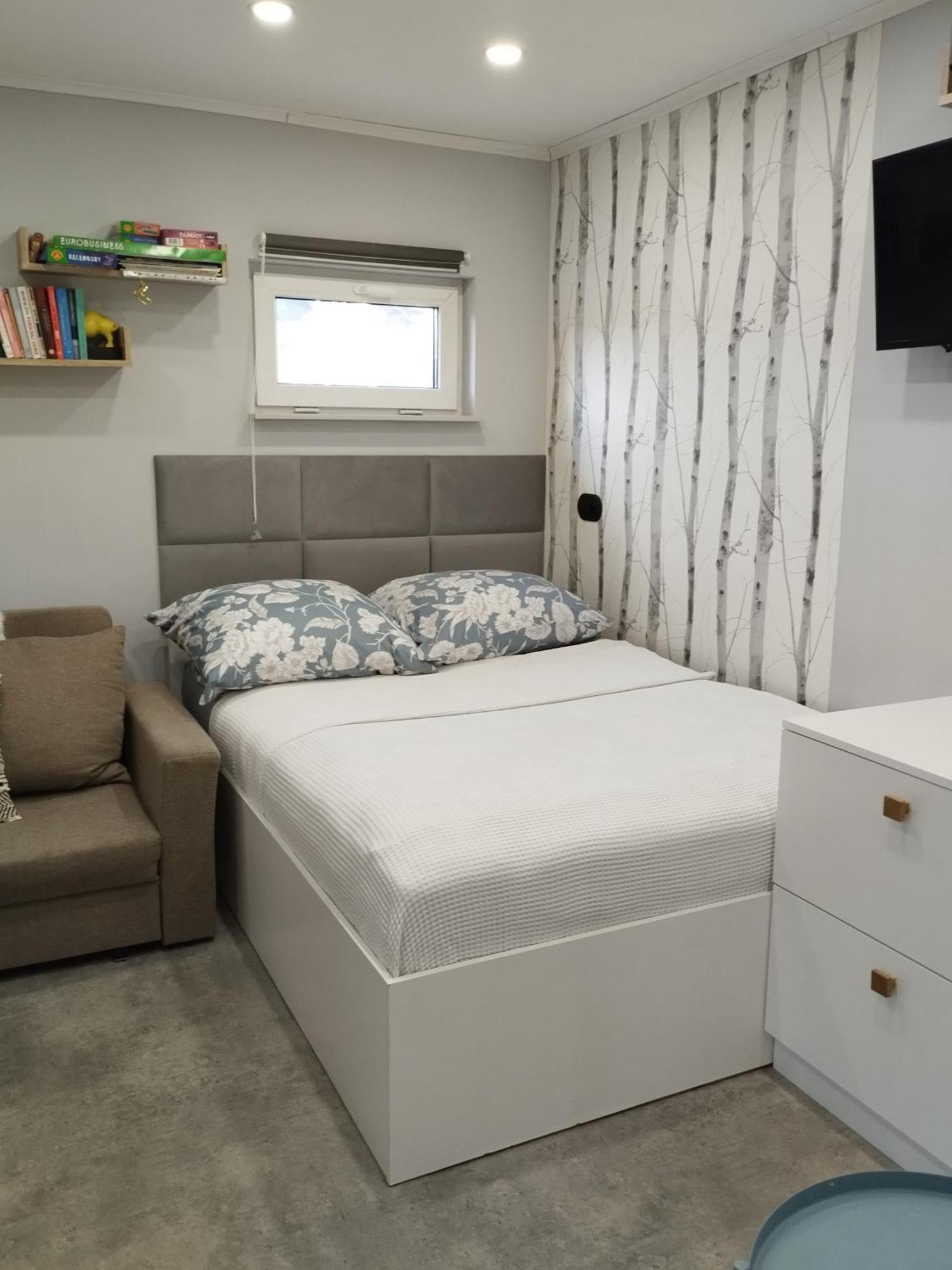 Apartament Mini Piso Domek z Wysposażonym Aneksem Kuchennym oraz Ogrodzonym Parkingiem Bodzanow  Zewnętrze zdjęcie
